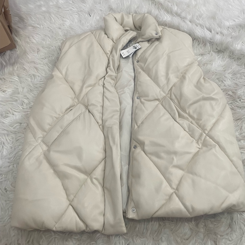 Oversized cream vegan leather quilted vest. Size large, women’s. New with tags.